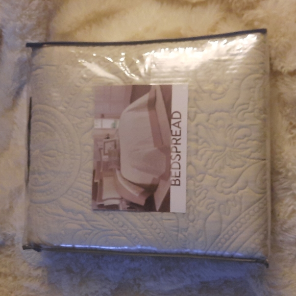 Vue Bensonhurst Bedding Vue Bensonhurst Medallion Queen Size